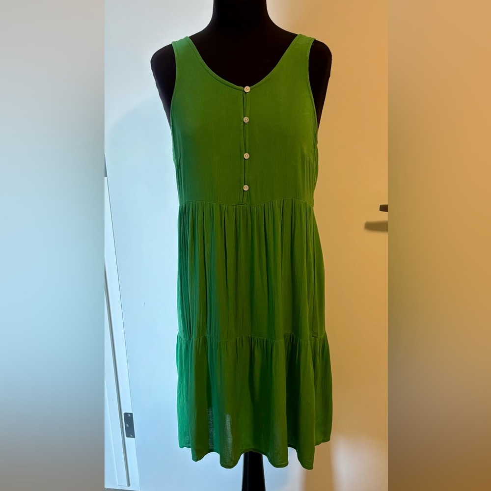 Chic Green Button-Up Midi Dress
